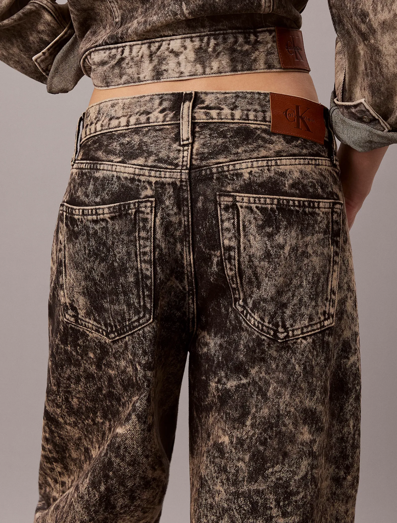 Relaxed Barrel Jeans