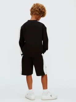 Relaxed colourblock short