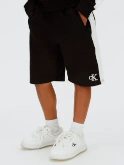 Relaxed colourblock short