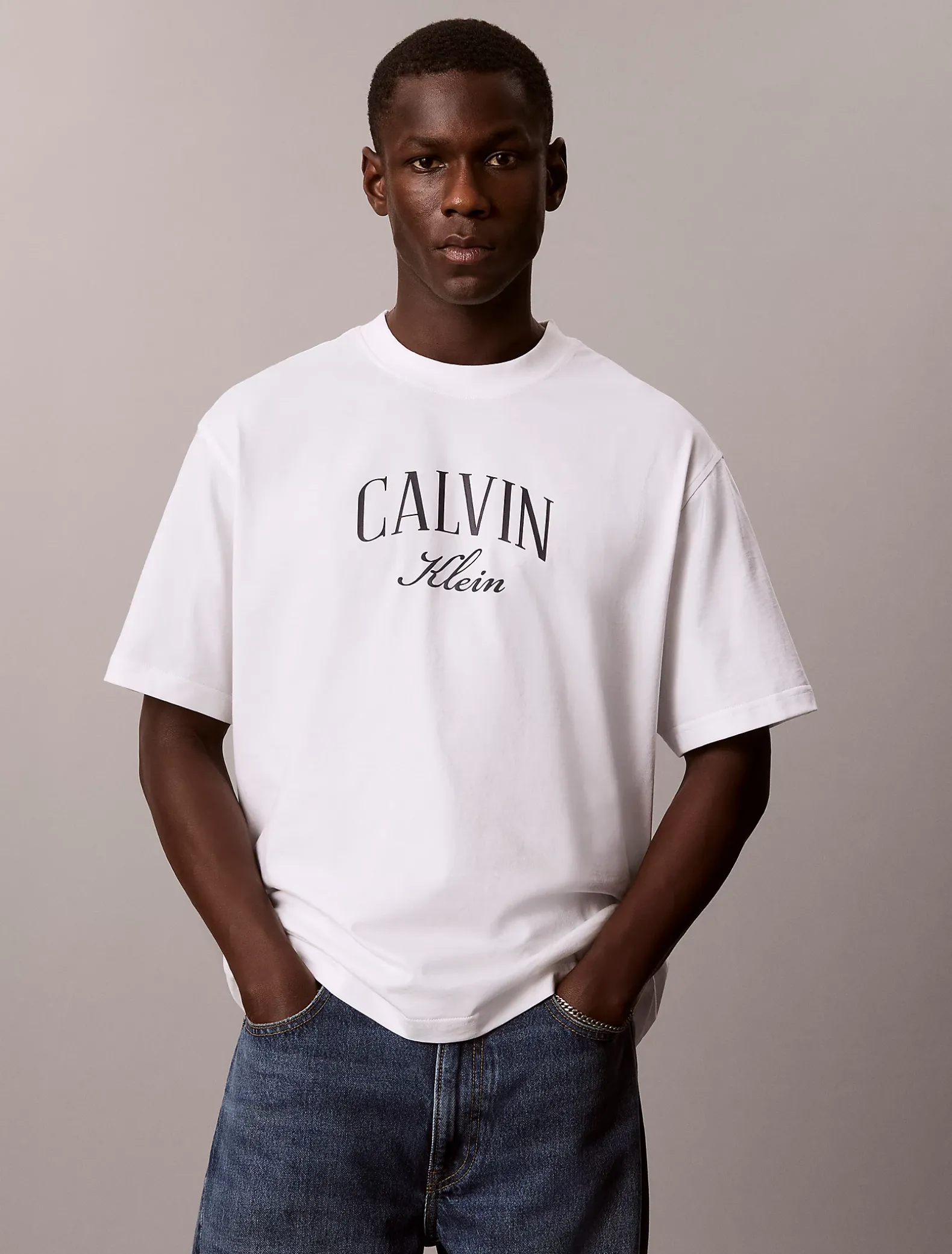 Relaxed T-shirt met gebogen logo