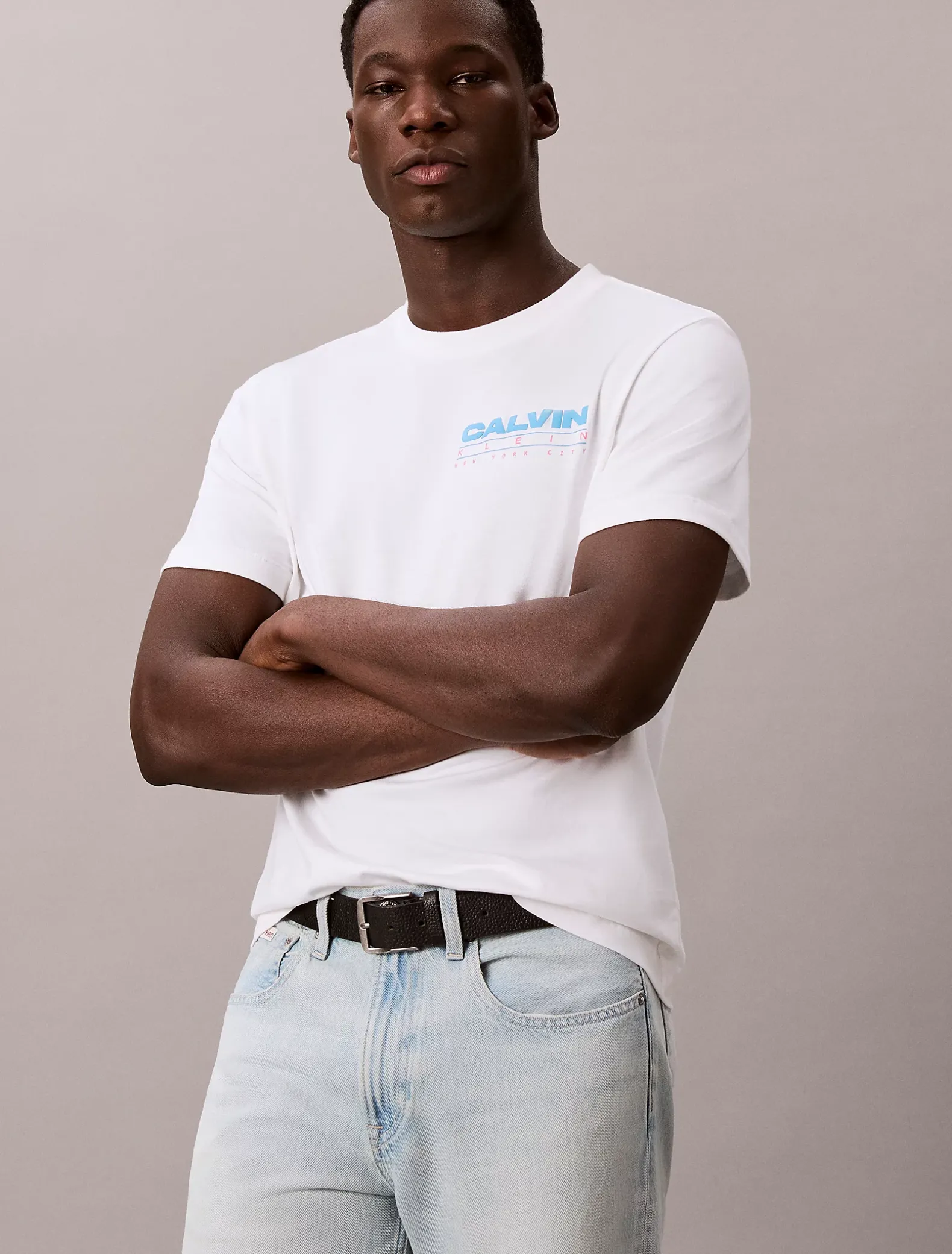 Relaxed T-shirt met logo achter