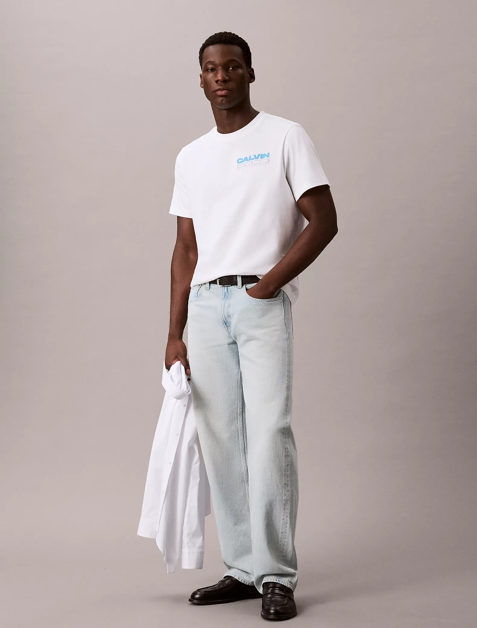 Relaxed T-shirt met logo achter