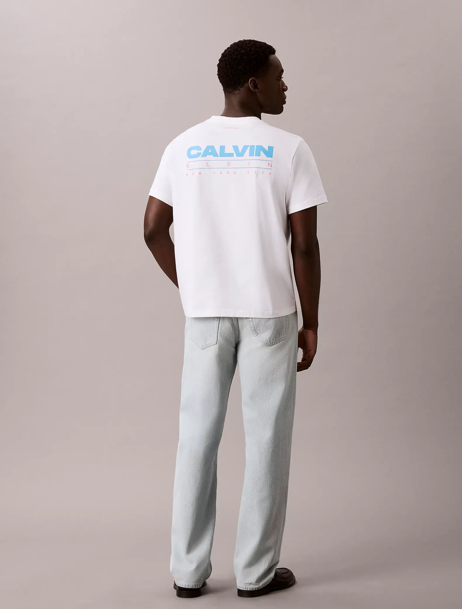 Relaxed T-shirt met logo achter