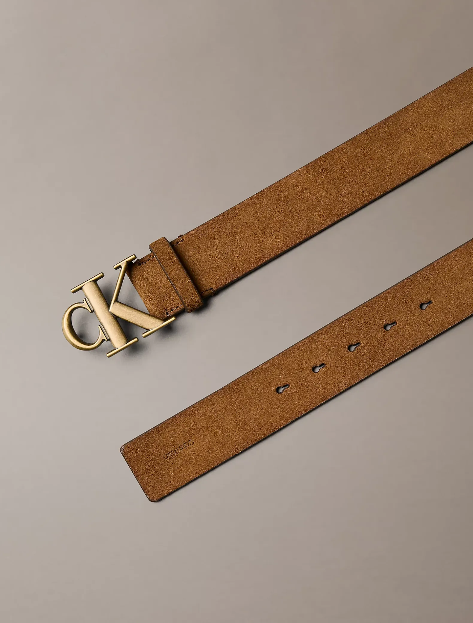Riem met suède logogesp
