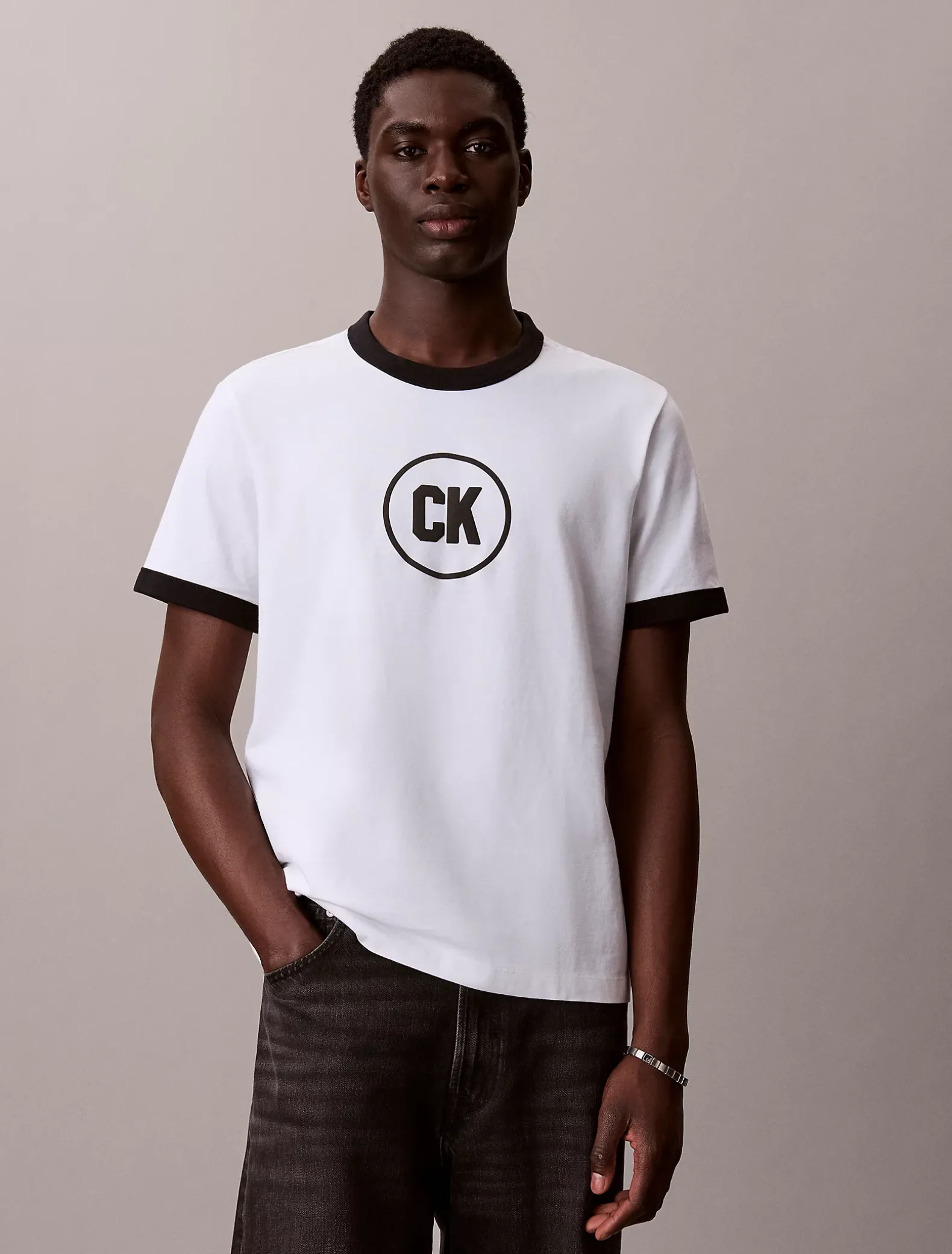 Ringer T-shirt met grafisch logo