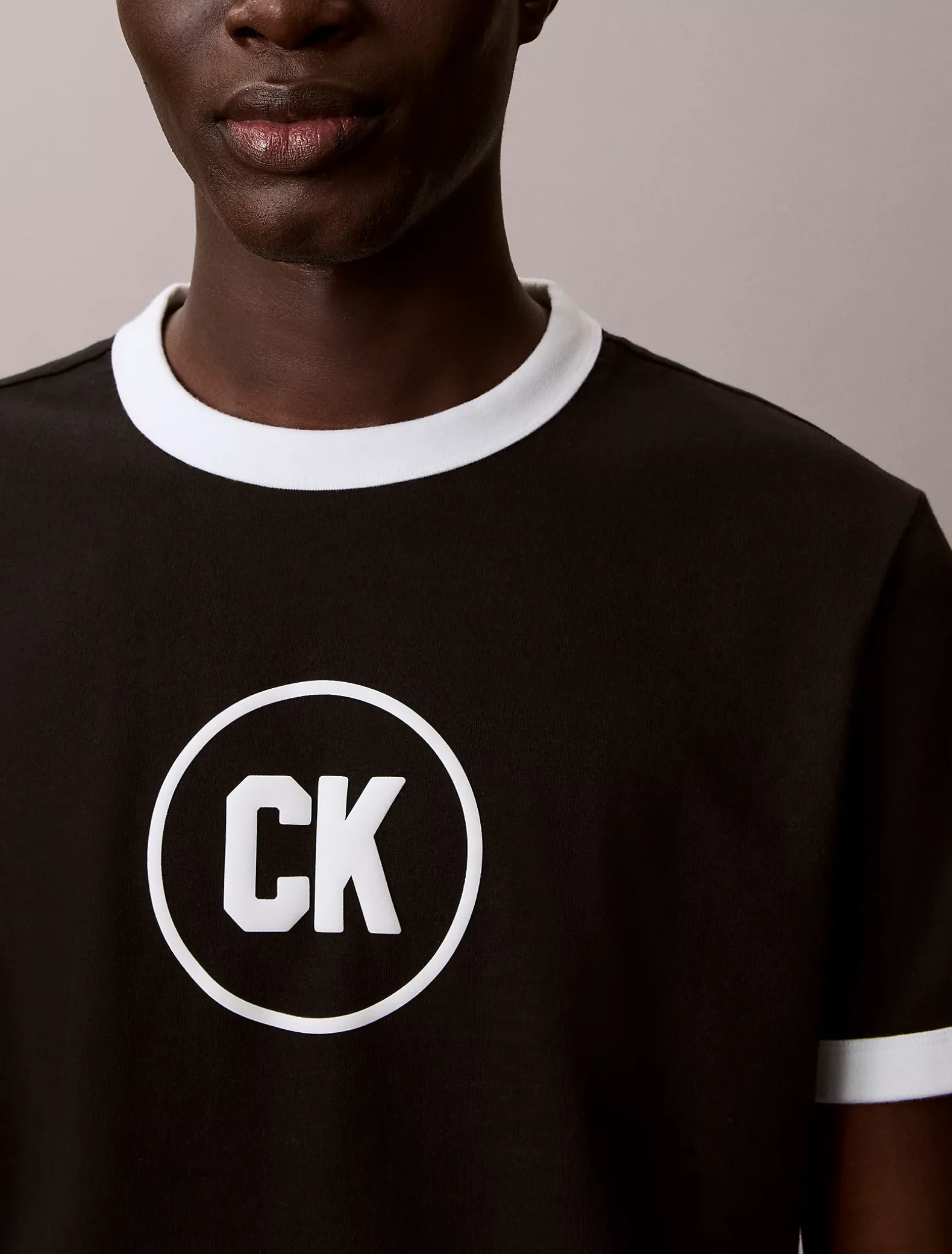 Ringer T-shirt met grafisch logo