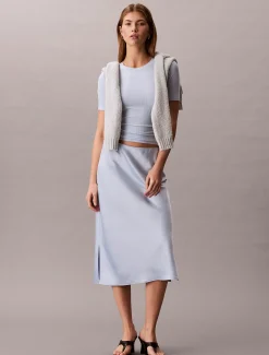 Satijnen midirok met textuur