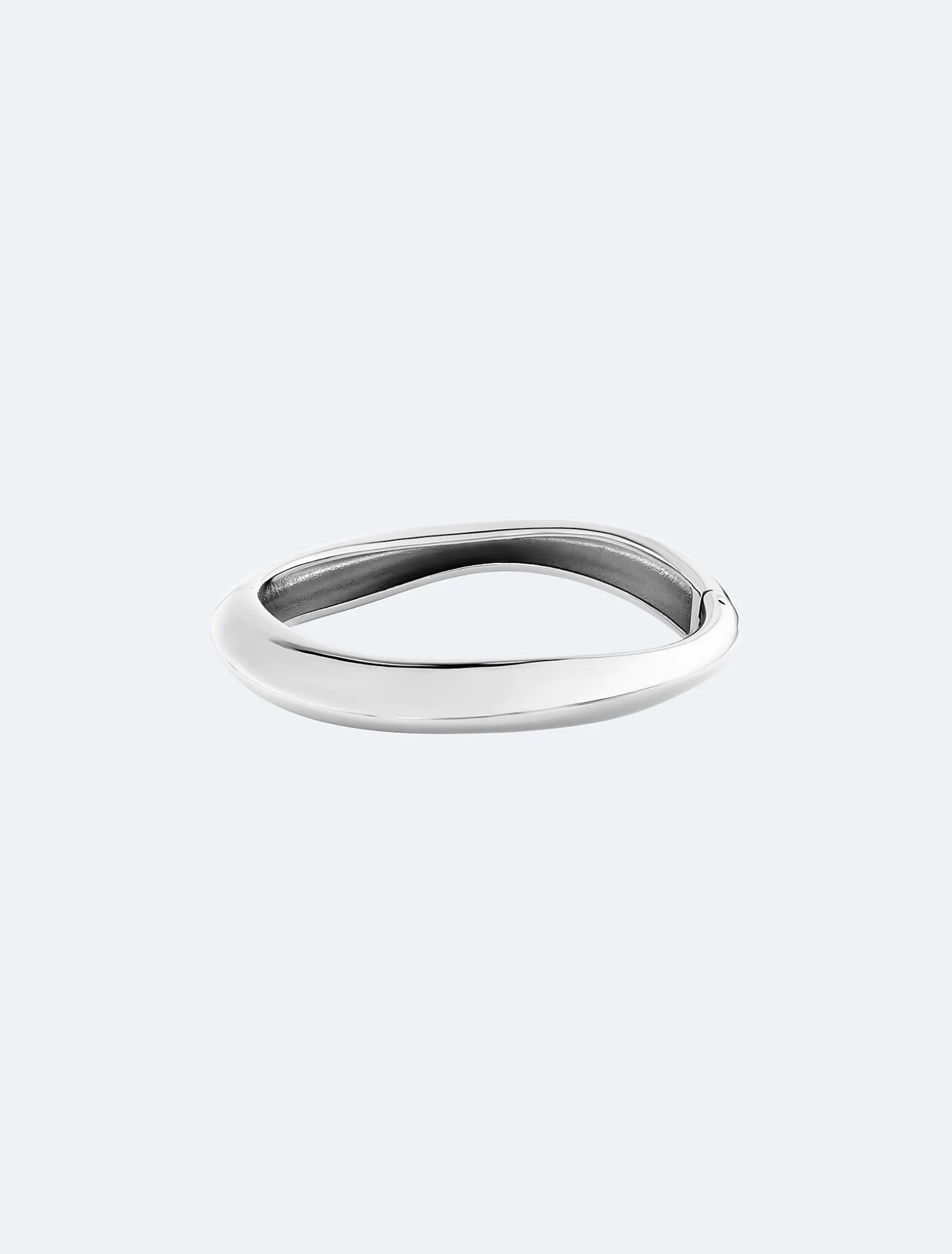 Sculpted bangle-armband