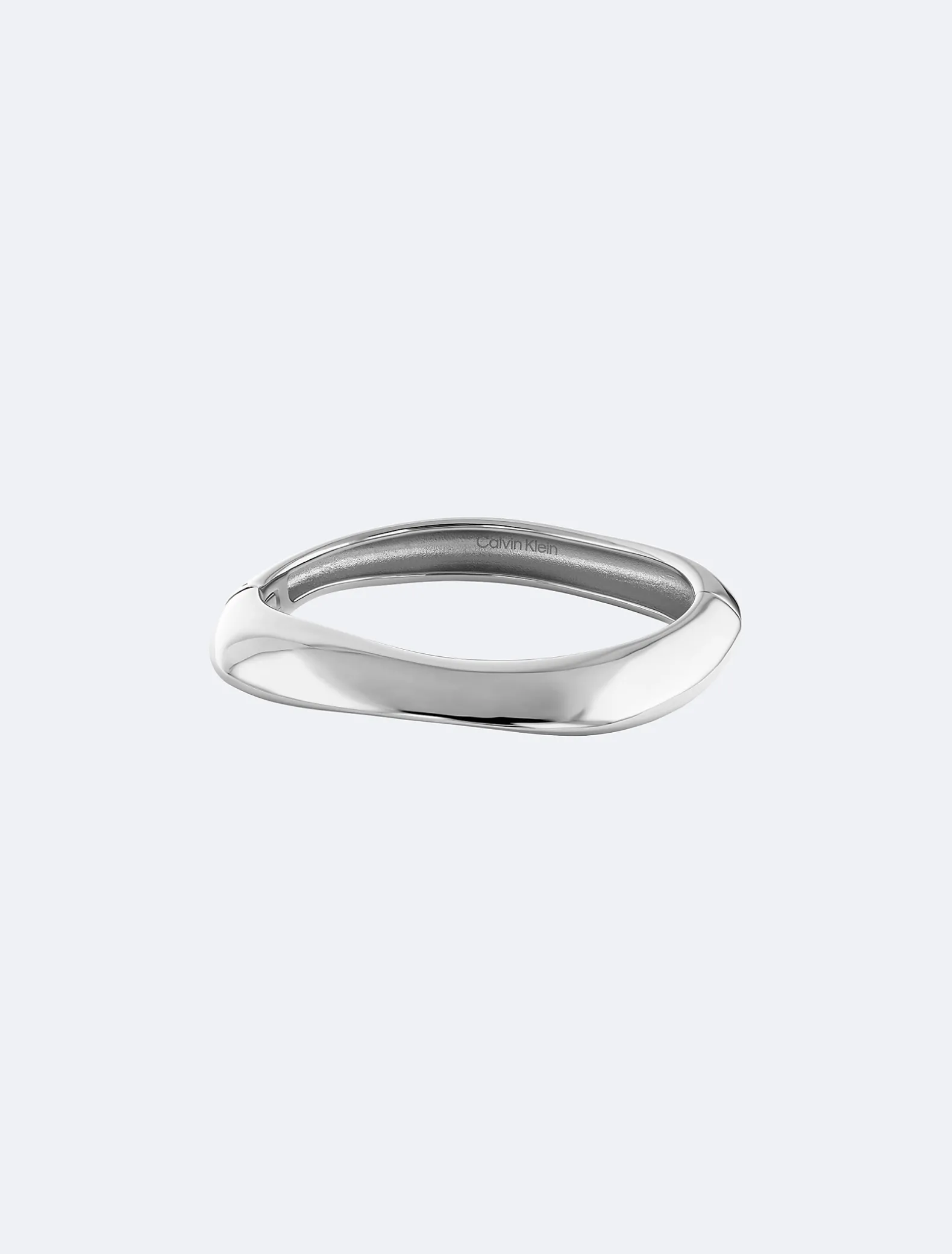 Sculpted bangle-armband