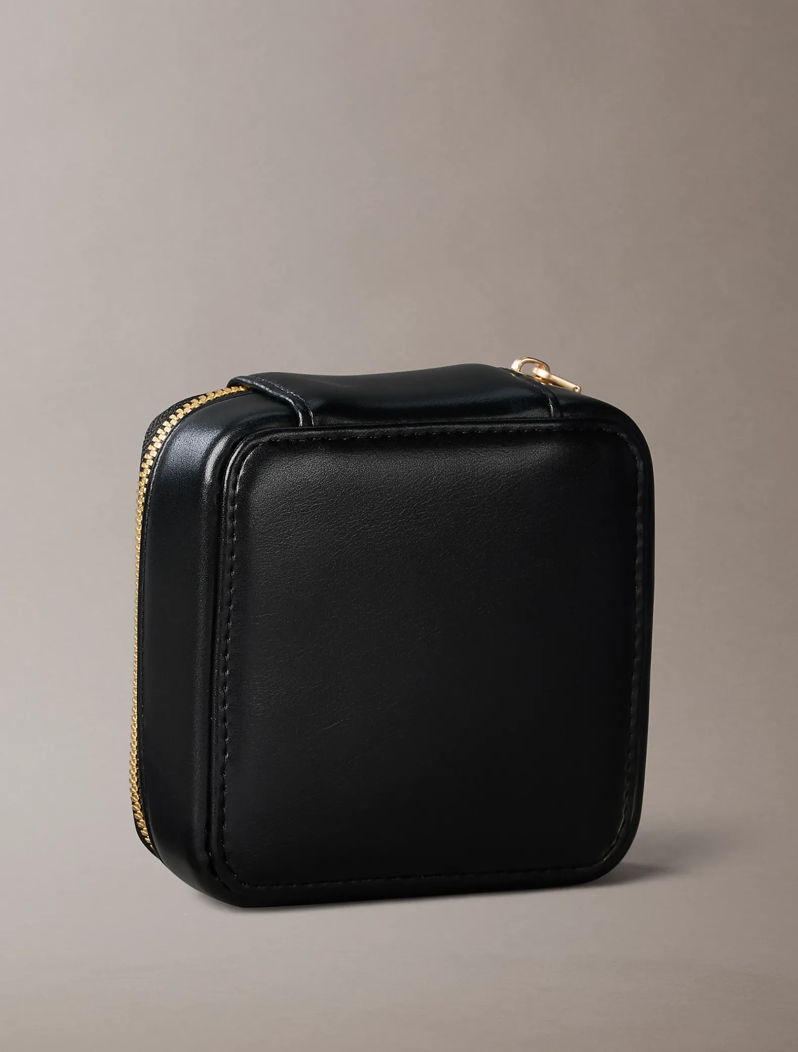 Sieradendoosje met monogram en hardware