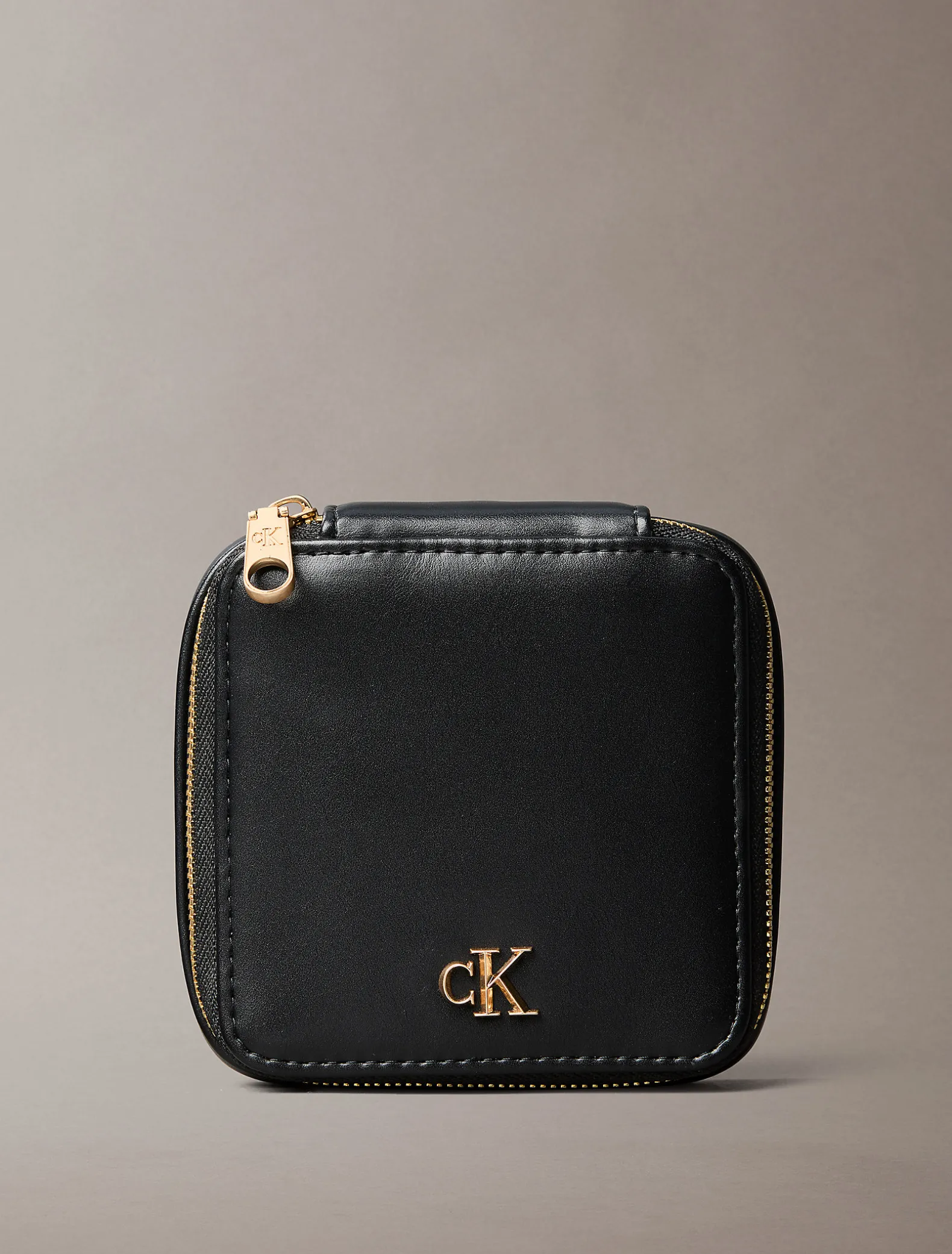 Sieradendoosje met monogram en hardware