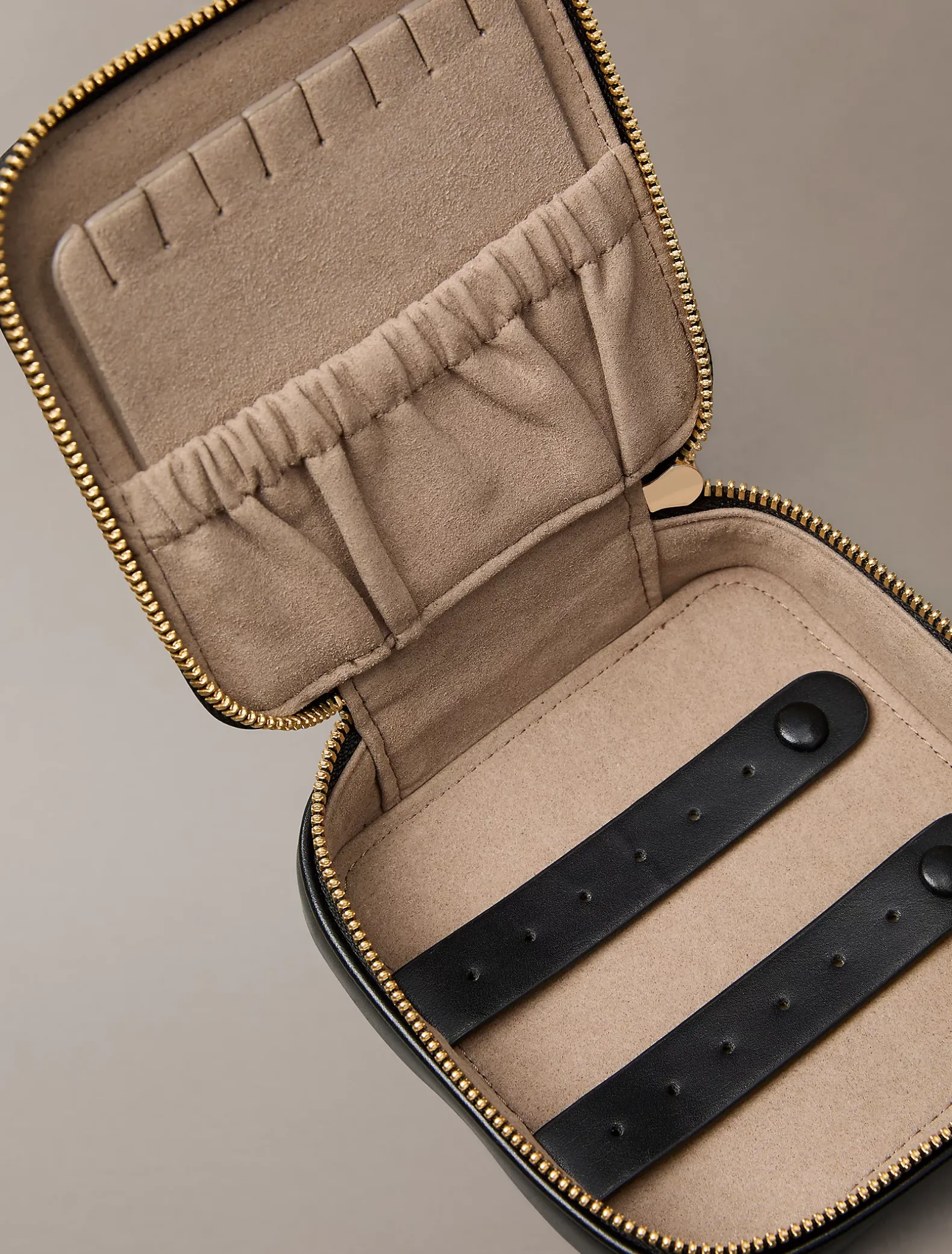 Sieradendoosje met monogram en hardware