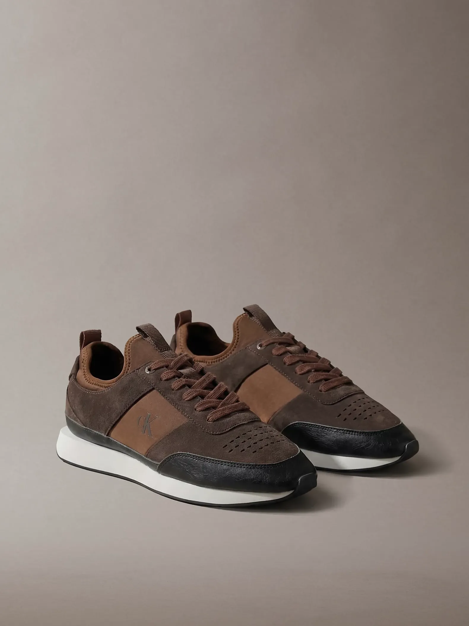 Signature hardloopsneakers van suède met logo