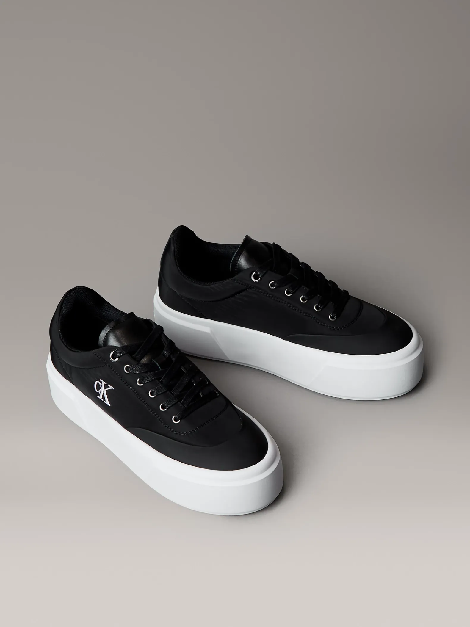 Signature leren plateausneakers met logo