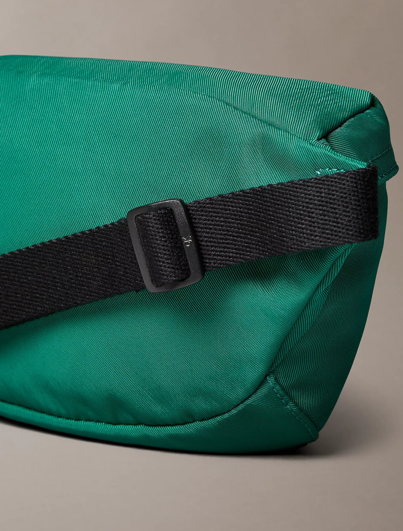 Signature nylon heuptas met logo