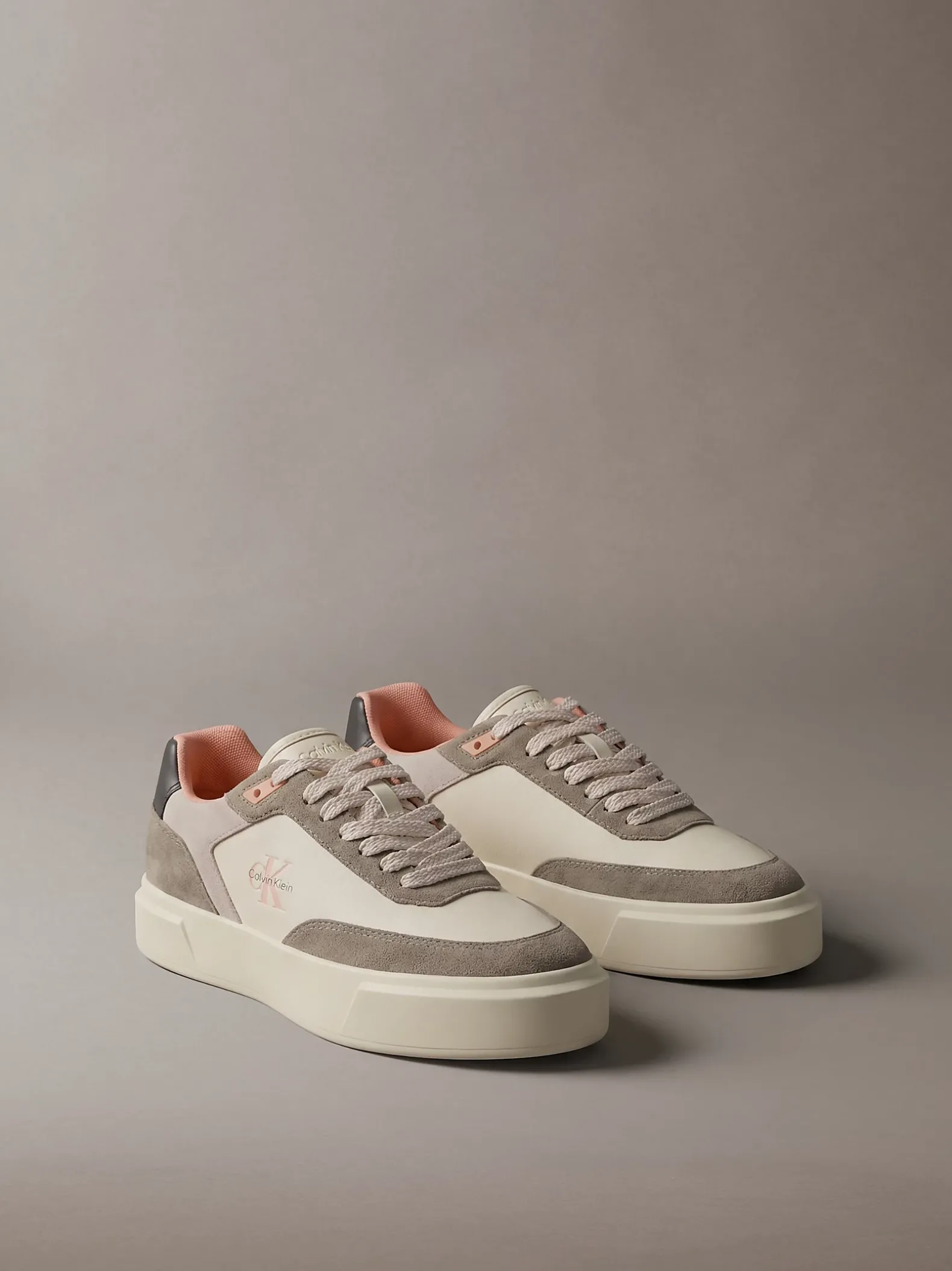 Signature sneakers van leer en suède