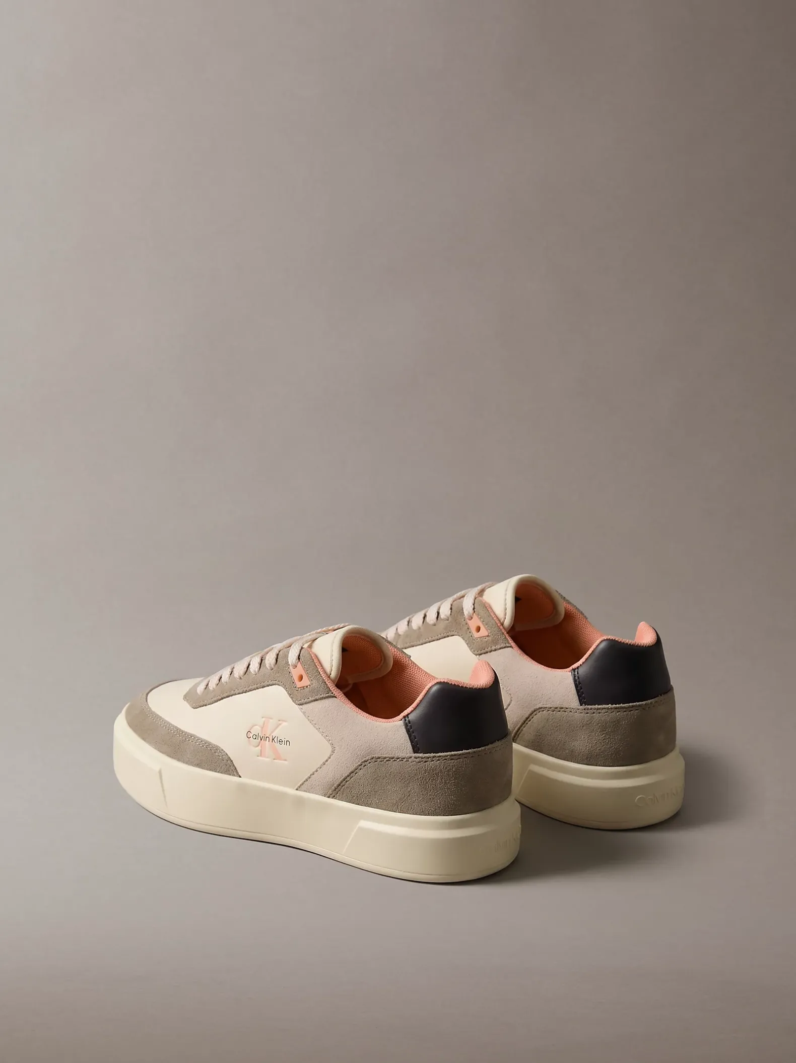 Signature sneakers van leer en suède