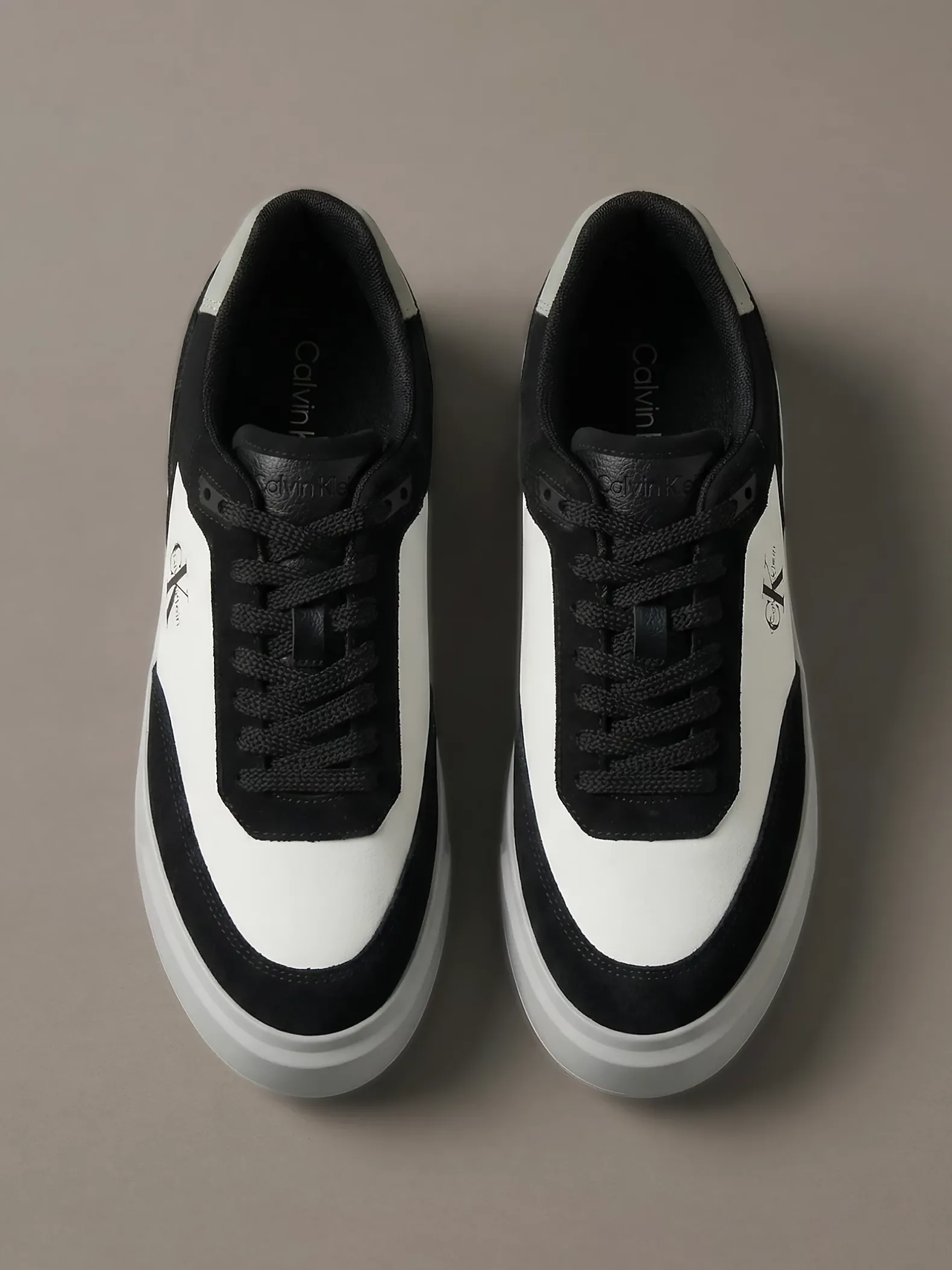Signature sneakers van leer en suède