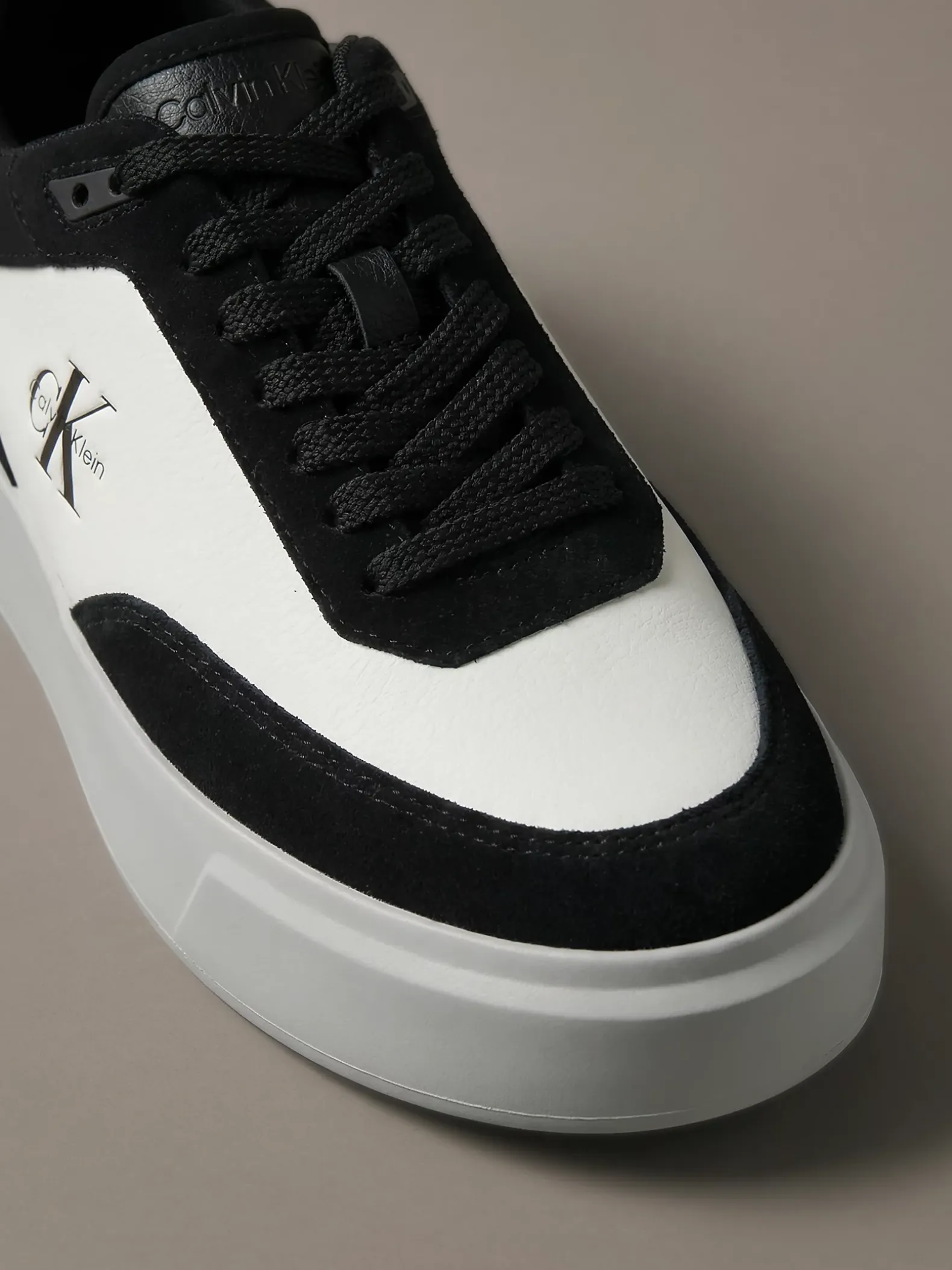 Signature sneakers van leer en suède