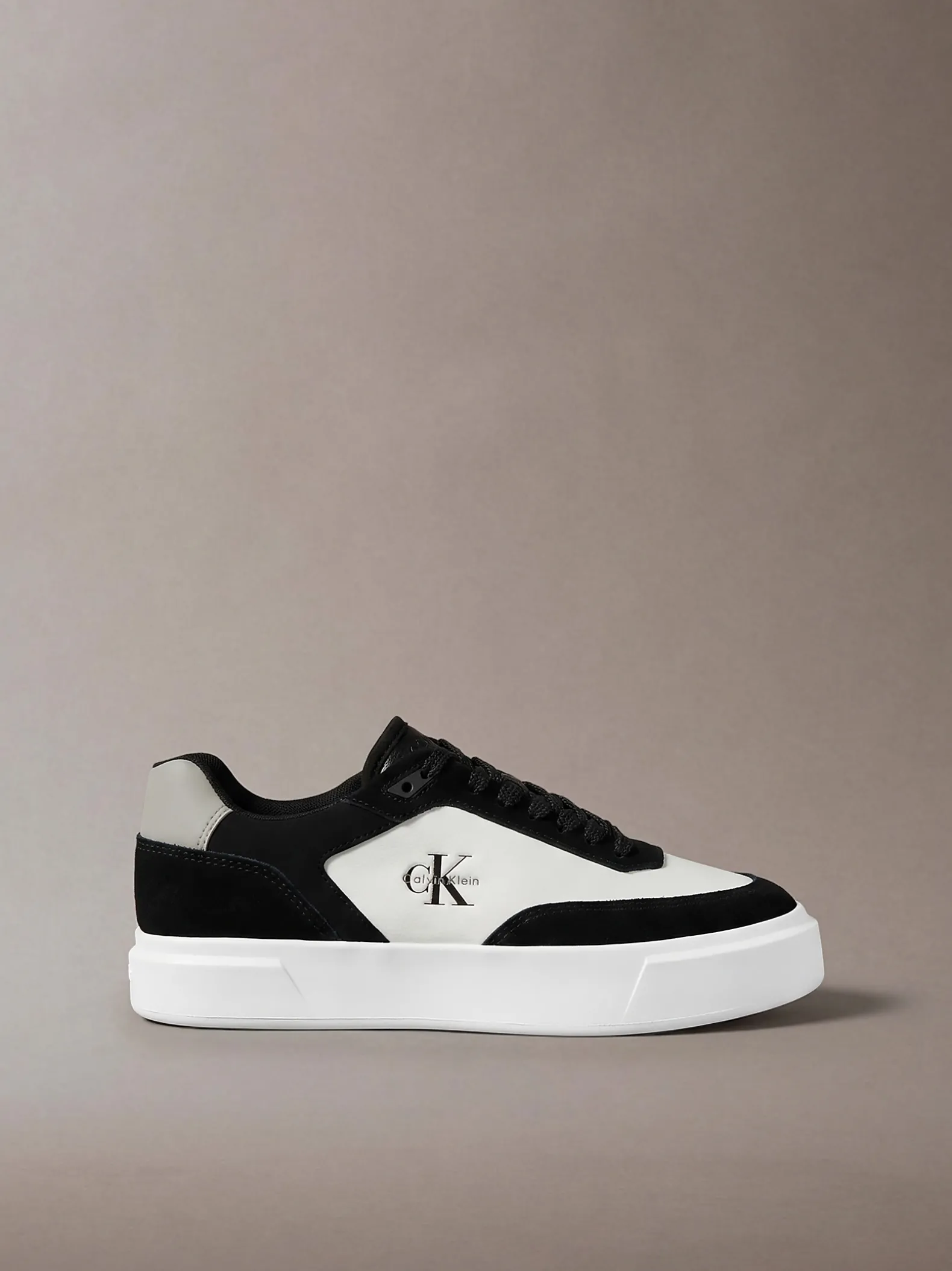Signature sneakers van leer en suède