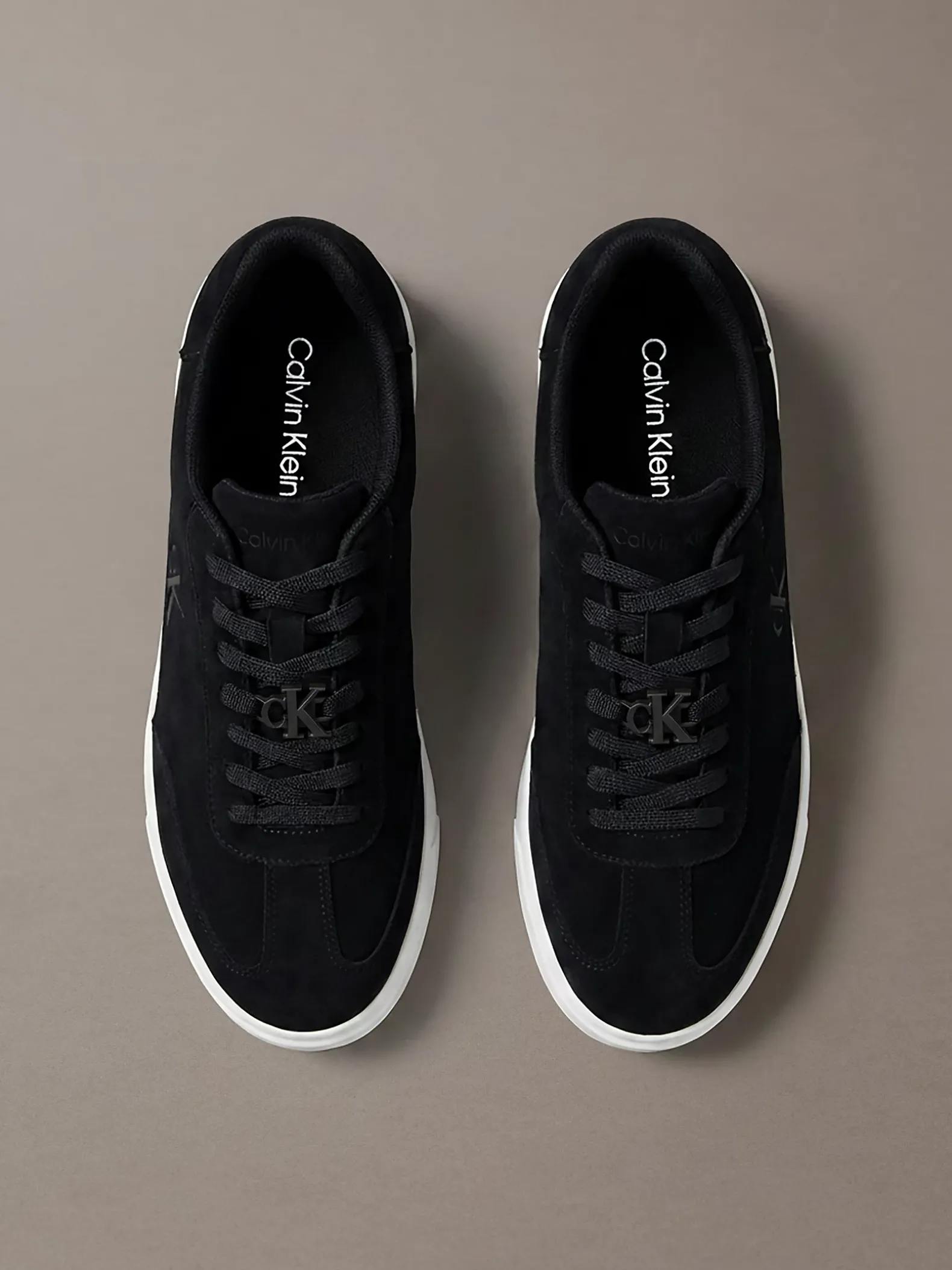 Signature suède sneakers met logo