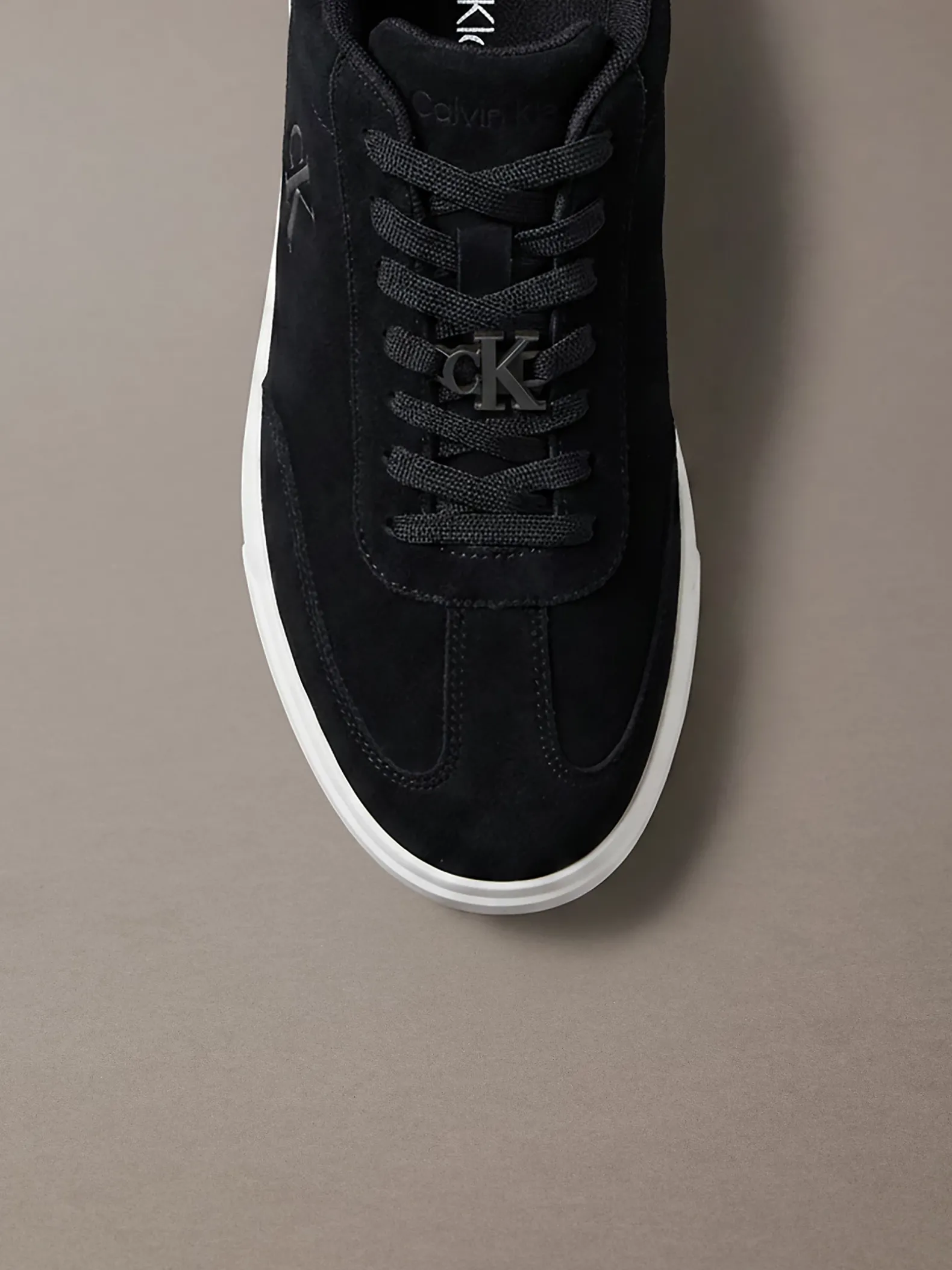 Signature suède sneakers met logo