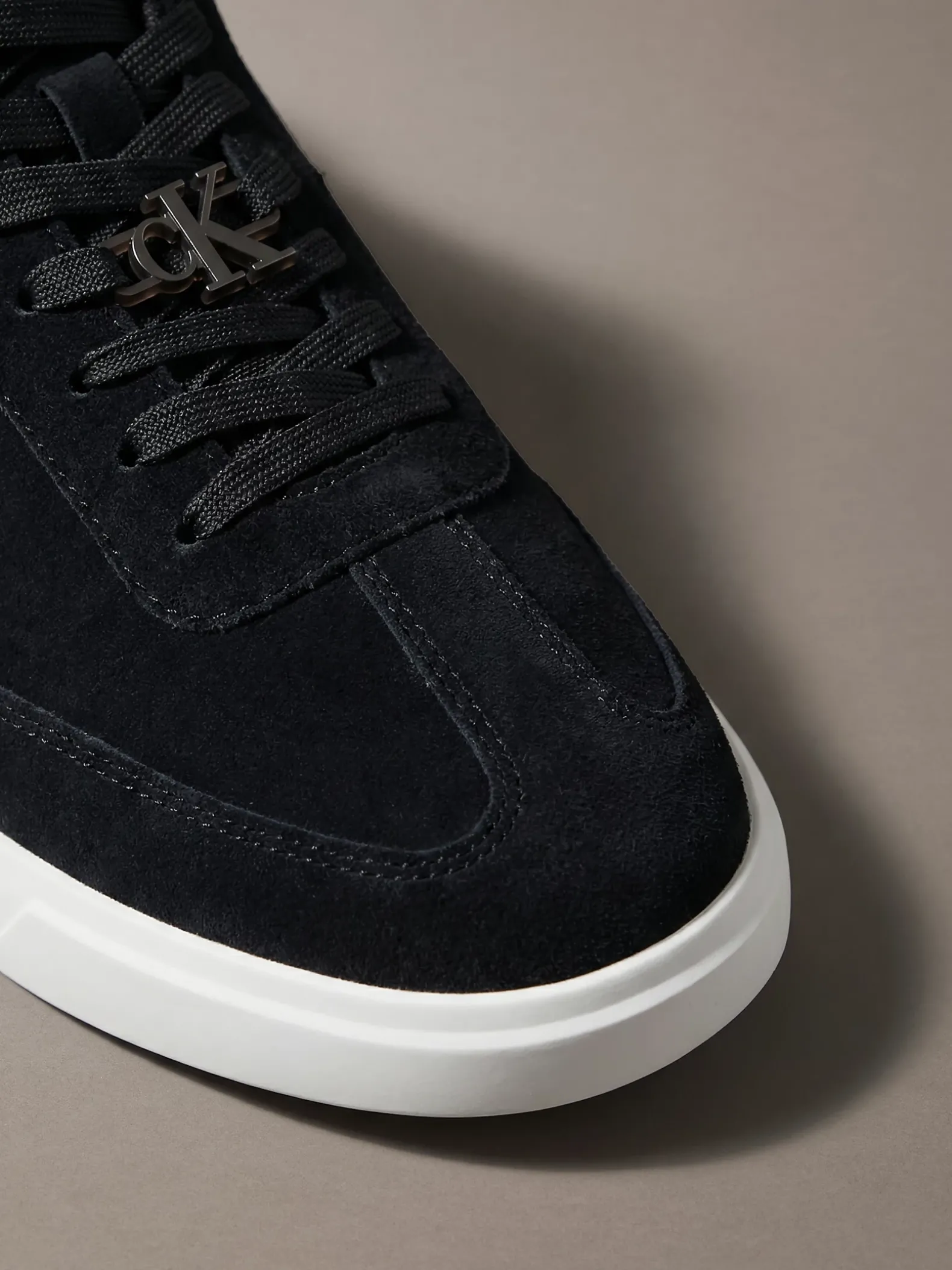 Signature suède sneakers met logo