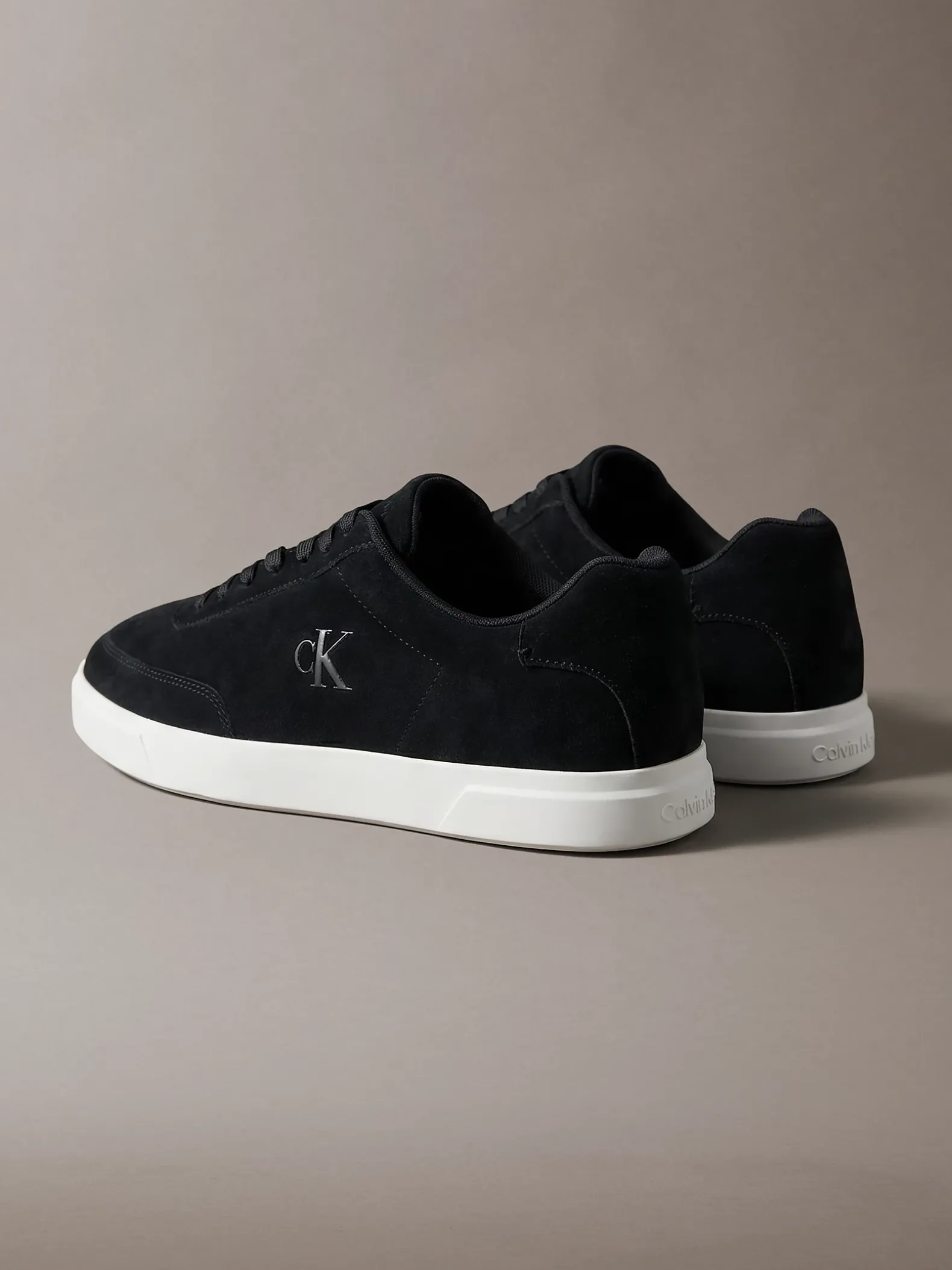 Signature suède sneakers met logo