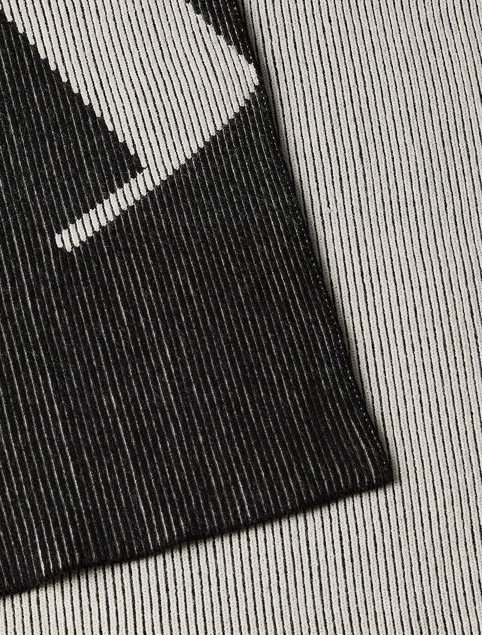 Sjaal met grafisch logo