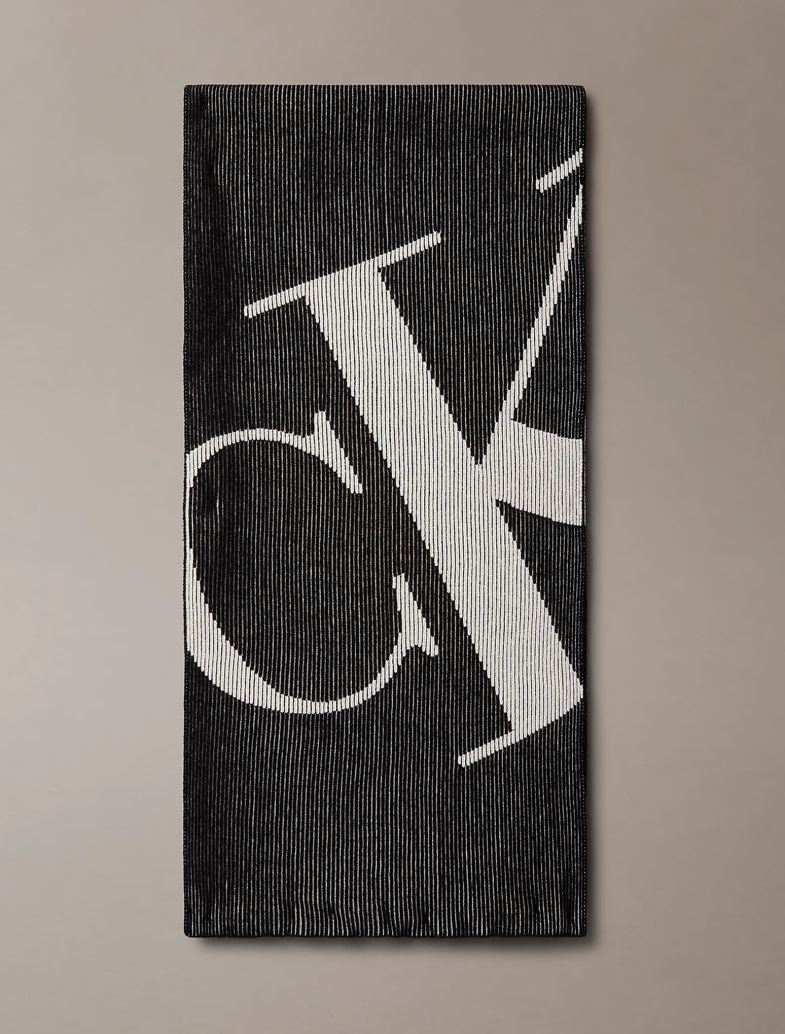 Sjaal met grafisch logo