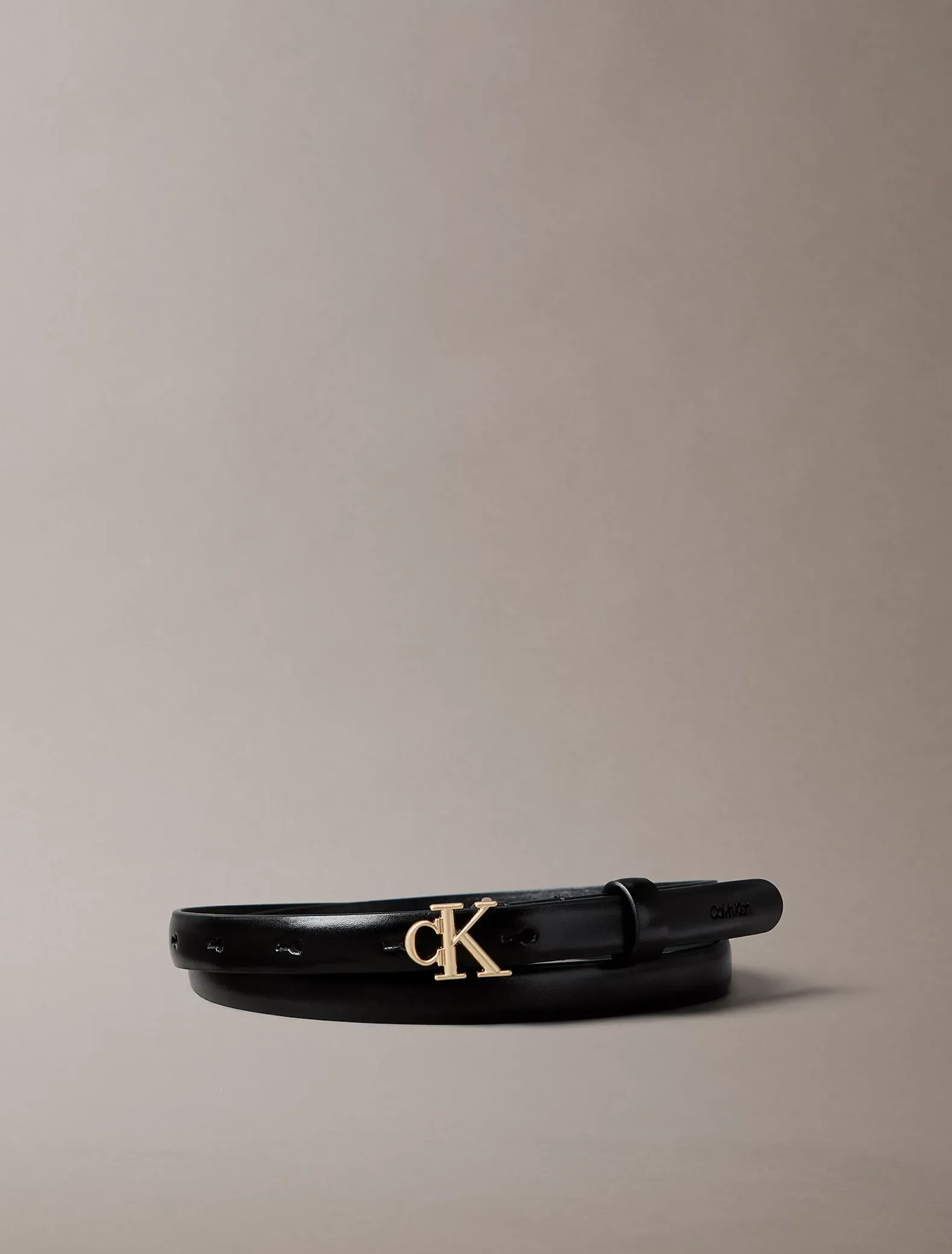 Skinny leren riem met monogram logo