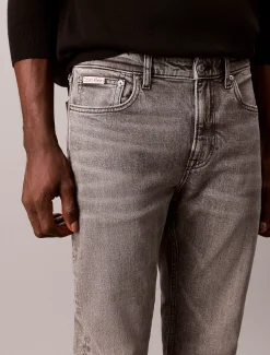 Slim tapered jeans