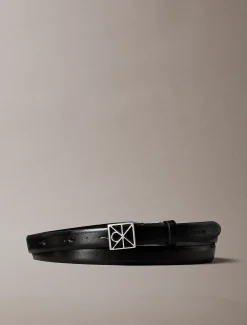 Smalle leren riem met embleemlogo