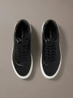 Sneakers met logo embleem in reliëf