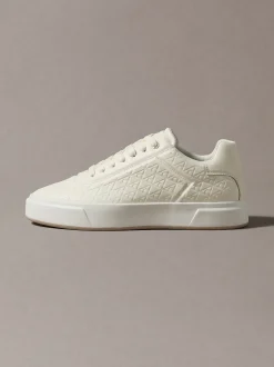 Sneakers met logo embleem in reliëf