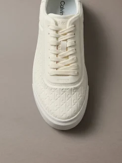 Sneakers met logo embleem in reliëf