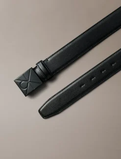 Soepele riem met plaatje met logo embleem