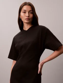 Soepele stretch jurk met V-hals en korte mouwen