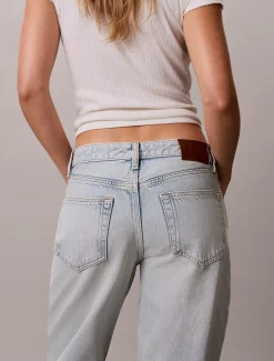 90s Straight Distressed Jeans