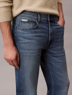 Standard Straight Fit Jeans