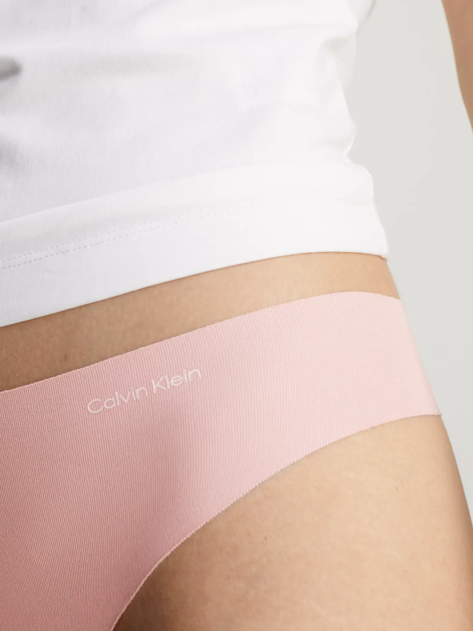 String - Invisibles Cotton