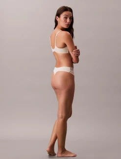 String - Perfectly Fit Lace