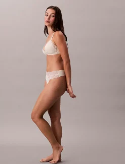 String - Perfectly Fit Lace