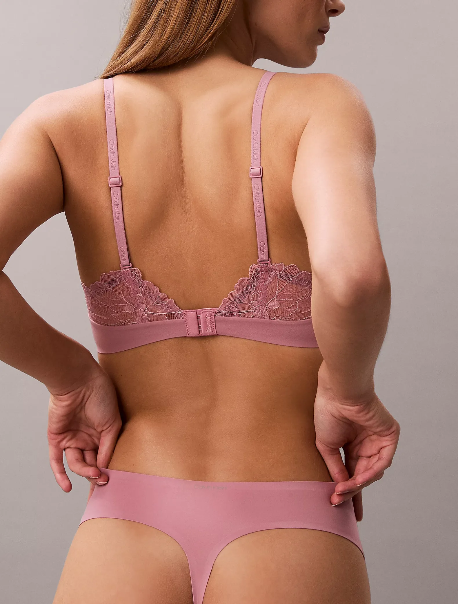 String - Perfectly Fit Lace