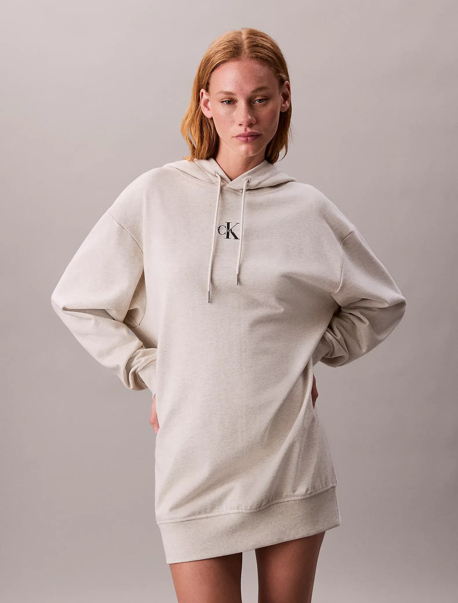 Sweatshirtjurk met capuchon en monogram
