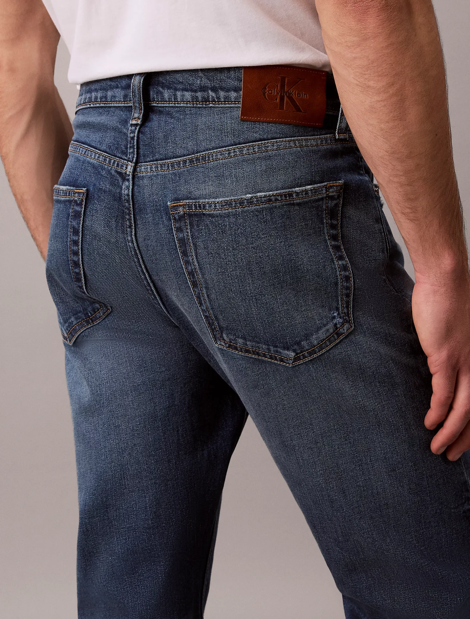 Tapered jeans
