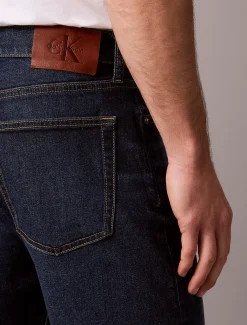 Tapered jeans