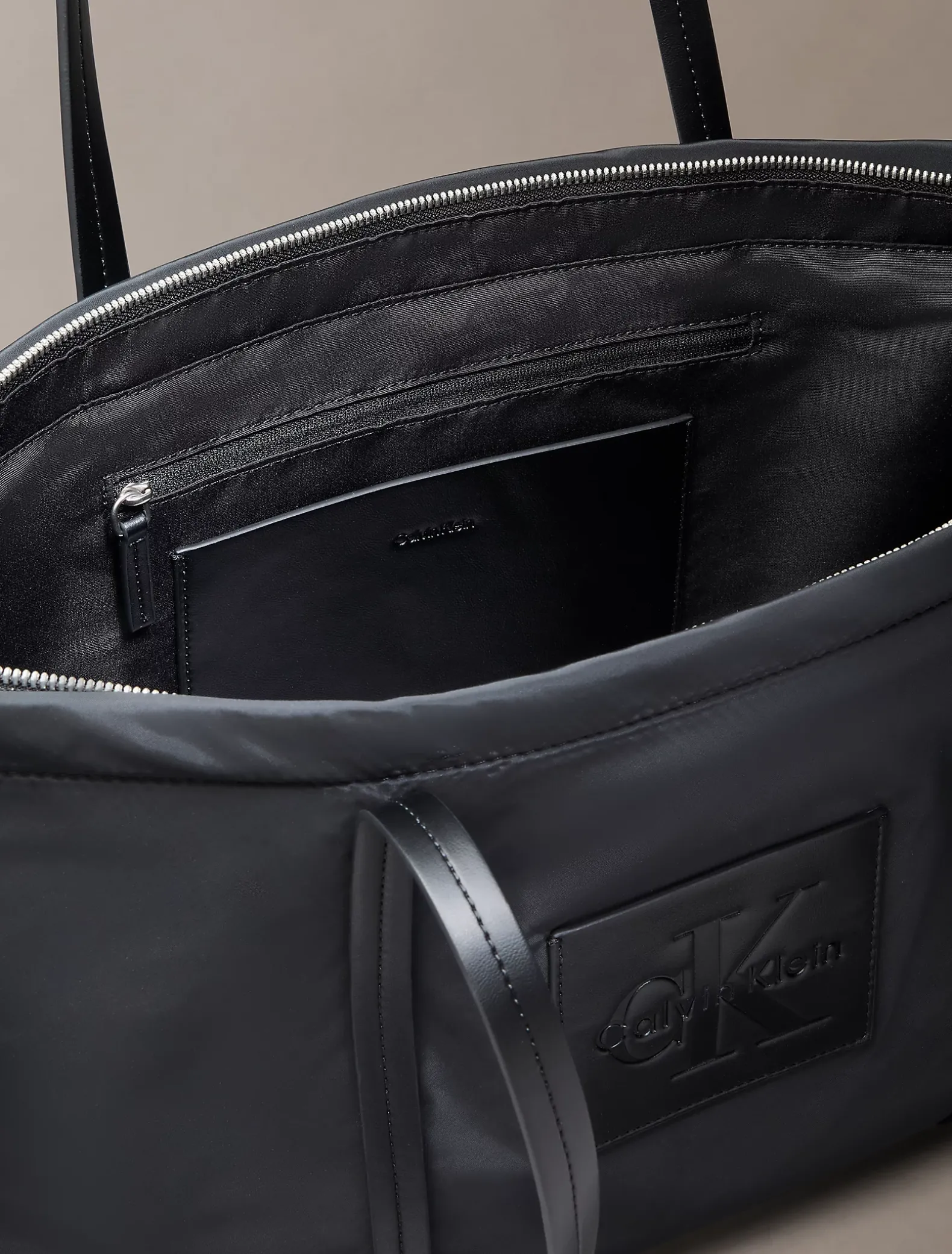 Tote bag met monologo in reliëf