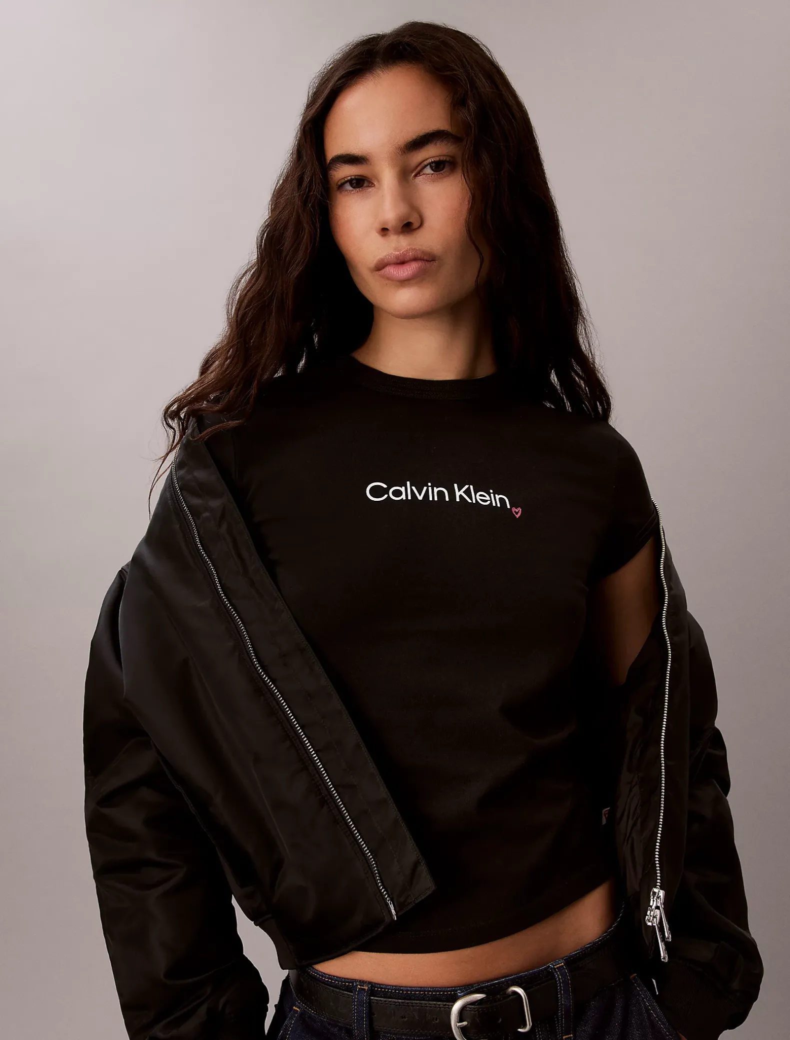 T-shirt met hartjeslogo en slim fit
