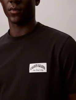 T-shirt met varsity-embleem